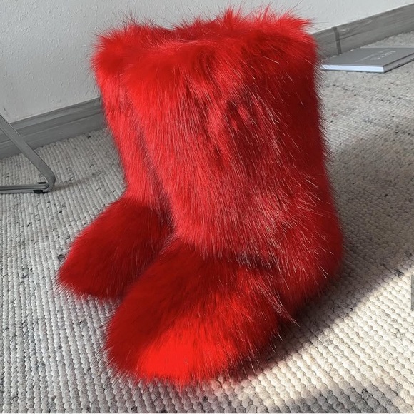 Women's Red Fur Boots - Picture 1 of 2